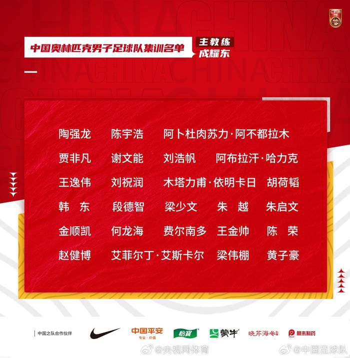 马岚高兴极了，一手一块金砖，开心的坐在沙发上如不倒翁一般左摇右晃。